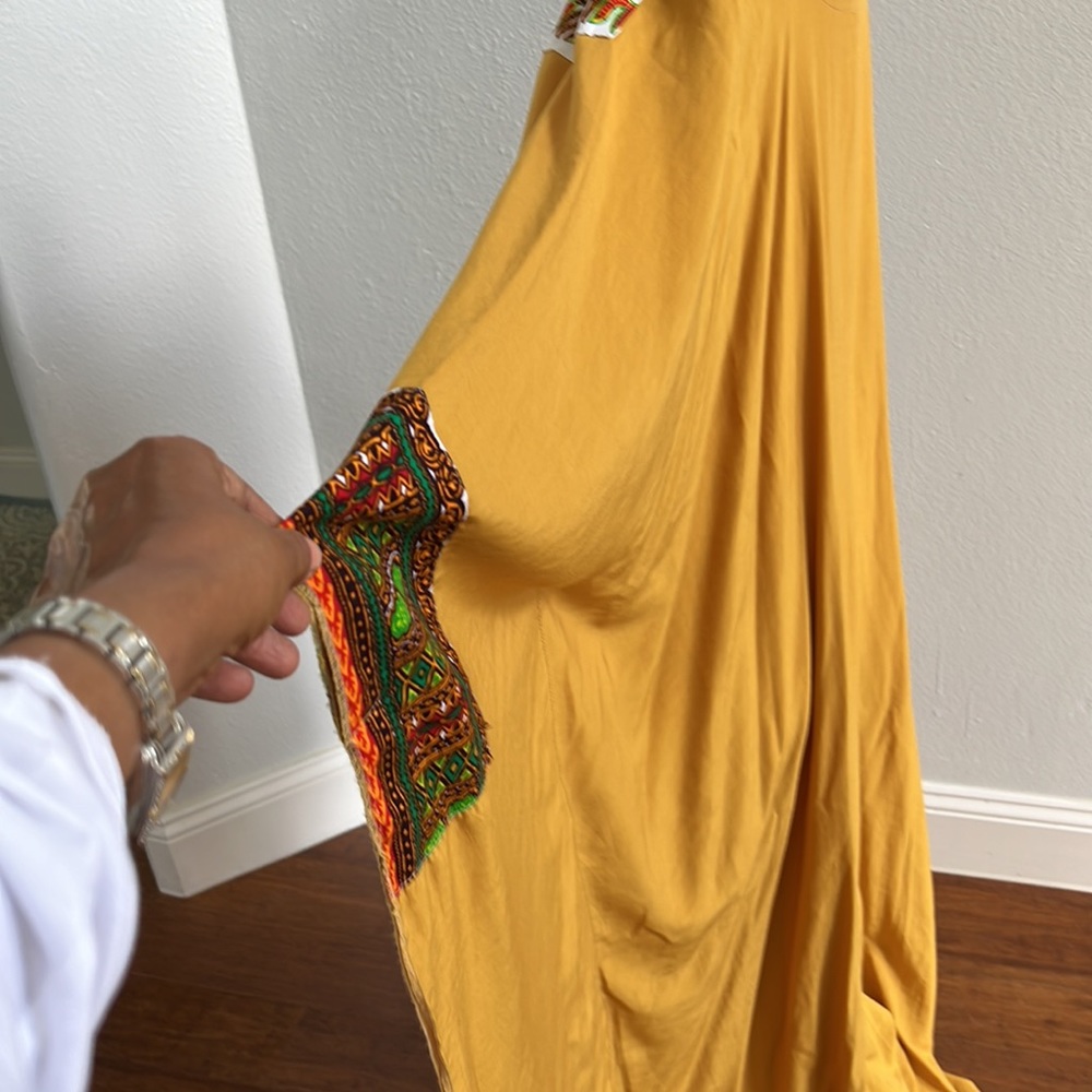 Free Flaw Caftan w/ Beautiful Dashiki Embellishment - Picture 6 of 9